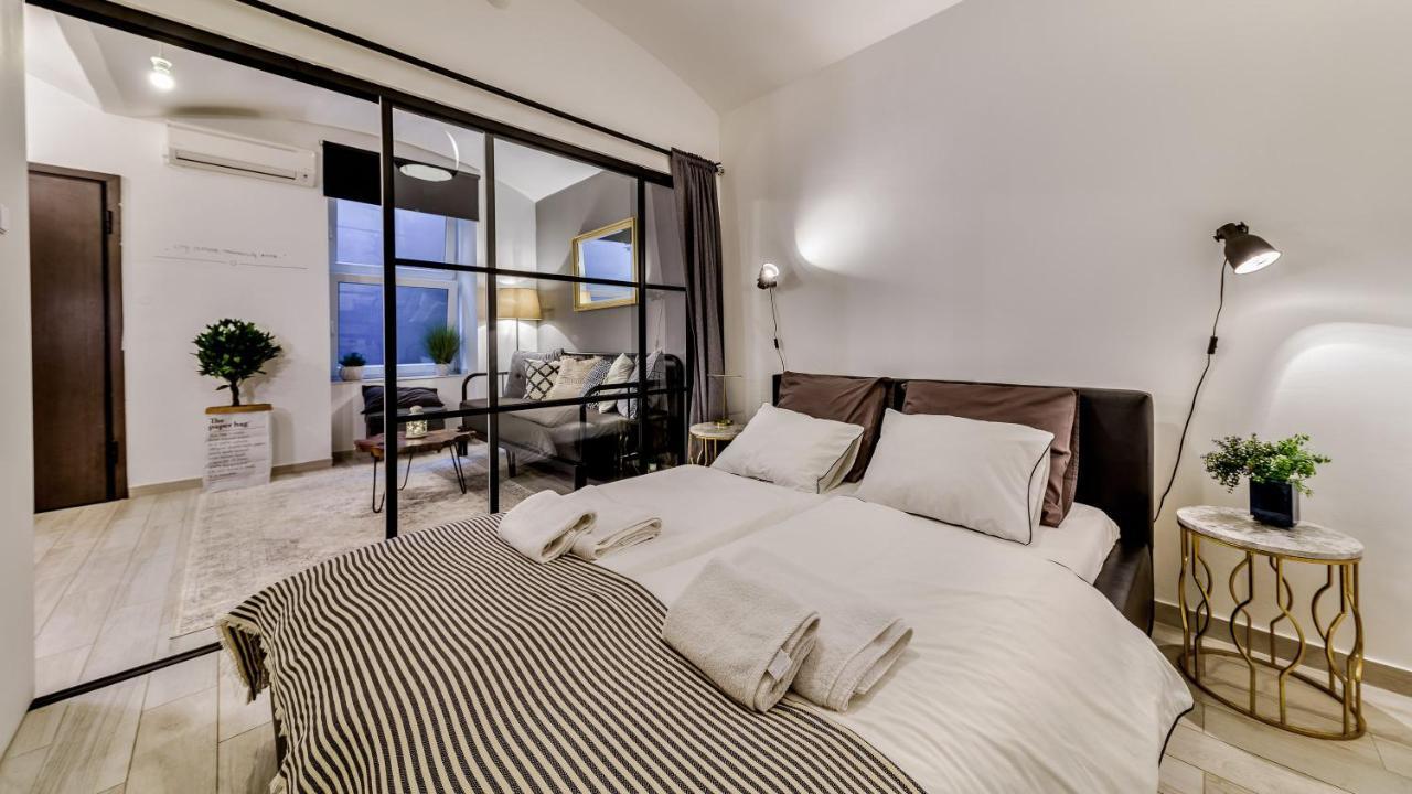 Apartments Santini ซาเกร็บ ภายนอก รูปภาพ