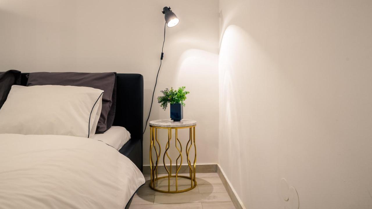 Apartments Santini ซาเกร็บ ภายนอก รูปภาพ