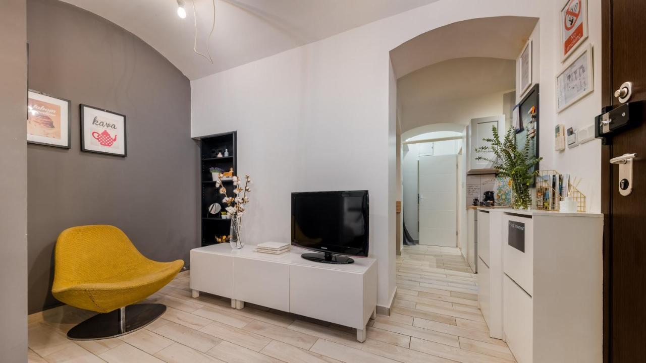 Apartments Santini ซาเกร็บ ภายนอก รูปภาพ