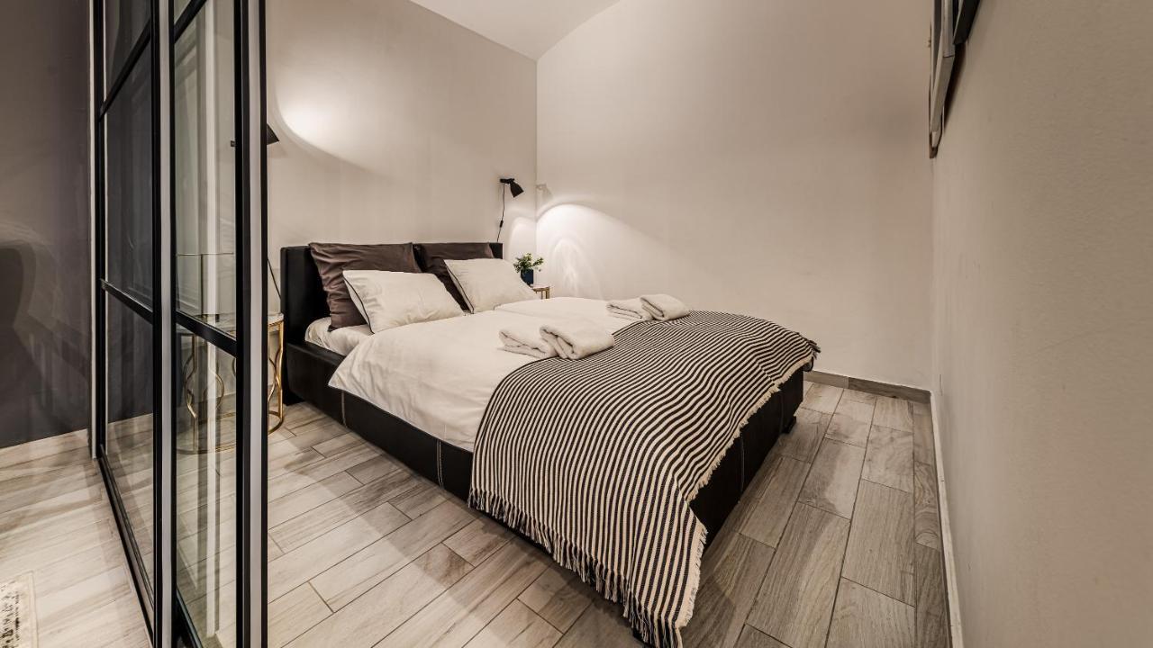 Apartments Santini ซาเกร็บ ภายนอก รูปภาพ